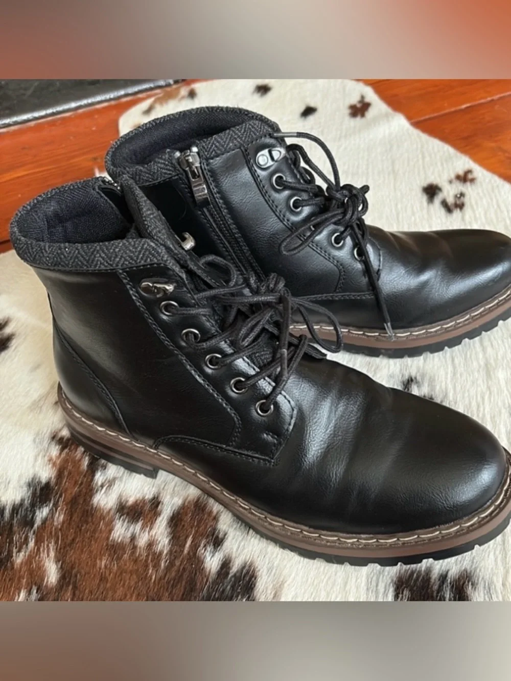 Madden NYC Men's Lace-Up Boot featuring laces and inside zipper Size 8 EUC